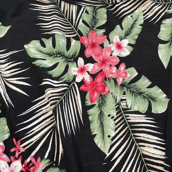 Ruffle sleeve Top - Picture 9 of 10